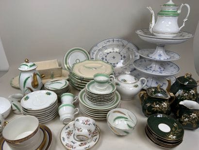 Important lot en porcelaine et faïence comprenant...