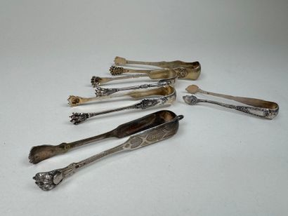 Five sugar tongs in 950/1000 silver, various...