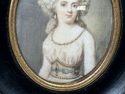 École XIXe.
Femme au corset.
Miniature à...
