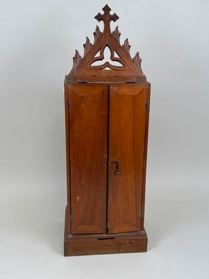 Vitrine à offrandes en bois teinté ouvrant...