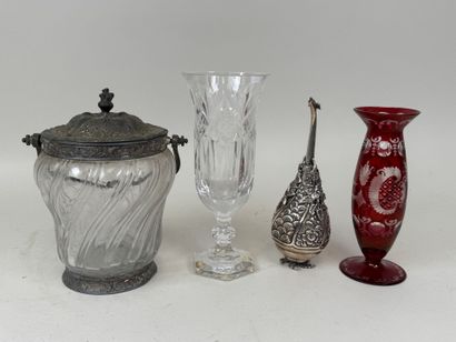 Lot comprenant :
- SEVRES.
vase sur pied...