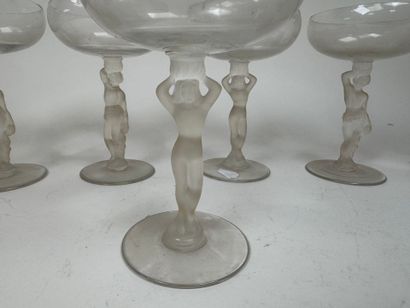 Série de 9 coupes à champagne en cristal,...