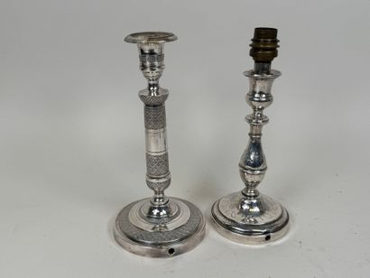Deux bougeoirs en bronze et métal argent...