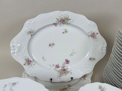 Partie de service de table en porcelaine...