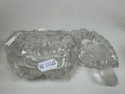 Cristal de BOHEME.
Nécessaire pour toilette...