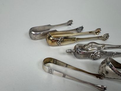 Five sugar tongs in 950/1000 and 800/1000...
