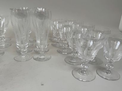 SEVRES.
Partie de service de verres en cristal...