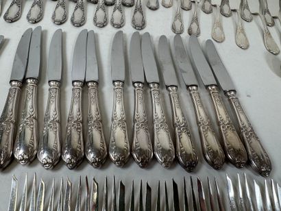 Importante partie de ménagère en métal argenté...