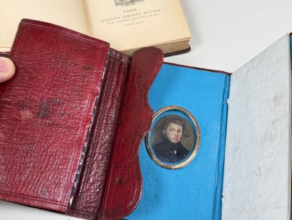 Portefeuille en cuir dépliant sur une miniature...