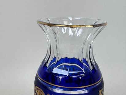 VAL SAINT LAMBERT.
Vase en cristal faceté...