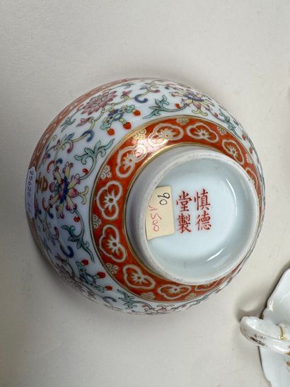 Petit lot en faïence et porcelaine polychrome...