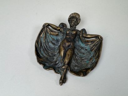 École, XXe.
Femme drapée.
Vide-poche en bronze...