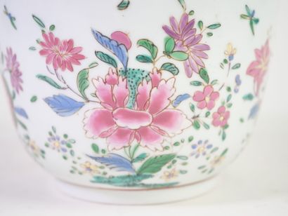 CHINE, XXe. 
Pot couvert en porcelaine polychrome...