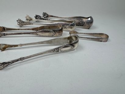 Five sugar tongs in 950/1000 silver, various...