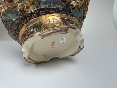 JAPON, SATSUMA , XXe. 
Paire de vases balustres...
