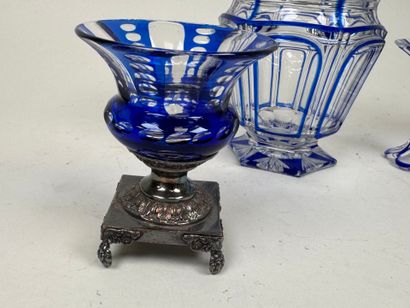 4 pièces de forme en cristal et verre partiellement...