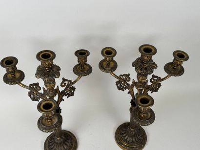 Paire de flambeaux en bronze doré et ciselé...