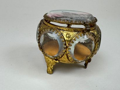 Petit coffret à bijoux en verre facetté et...