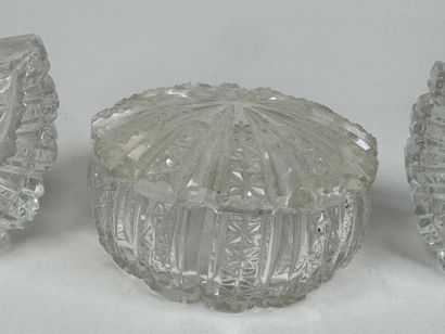 Cristal de BOHEME.
Nécessaire pour toilette...