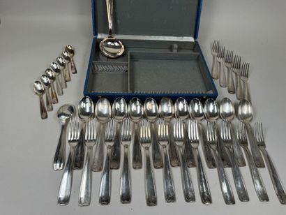 Partie de ménagère en métal argenté comprenant...
