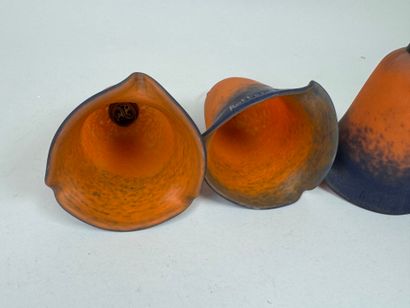 RETHONDES.
Trois appliques en verre marmoréen...