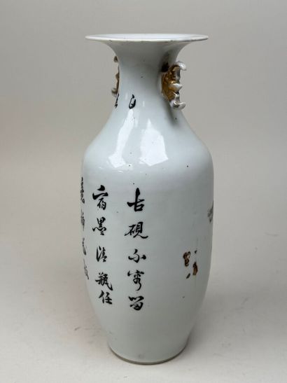 ASIE, XXe.
Vase en porcelaine polychrome...