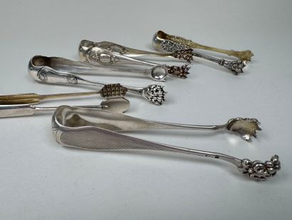 Five sugar tongs in 950/1000 silver, various...