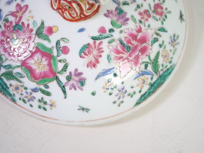 CHINE, XXe. 
Pot couvert en porcelaine polychrome...