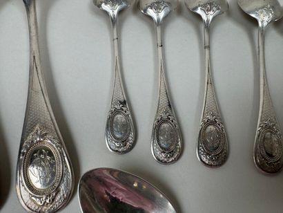 Lot de couverts en argent guilloché comprenant...
