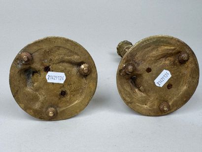 CH. LEBLANC.
Paire de bougeoirs en bronze...