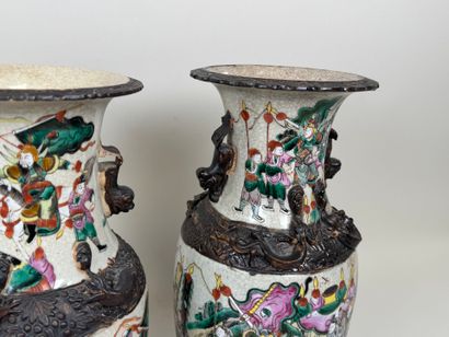 CHINE, NANKIN.
Paire de vases en porcelaine...