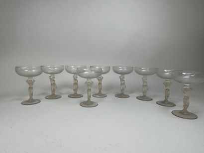 Série de 9 coupes à champagne en cristal,...