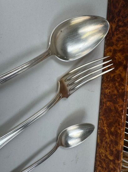 Ménagère en métal argenté, modèle à filet...