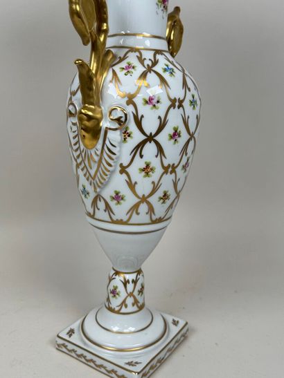 Porcelaine de COULEUVRE.
Grand vase en porcelaine...