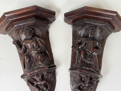 École, XIXe.
Paire de sellettes en bois sculpté...