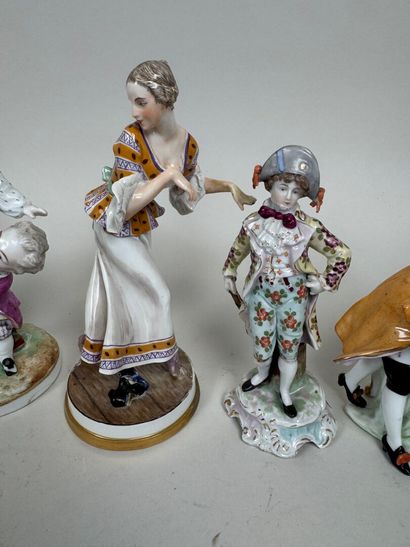 École, fin XIXe et XXe.
Sept sujets en porcelaine...