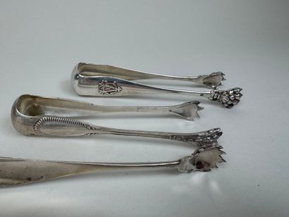 Four sugar tongs in 950/1000 silver, various...