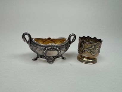 Lot in silver 950/1000 including :
- a saleron,...