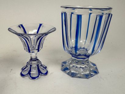 4 pièces de forme en cristal et verre partiellement...
