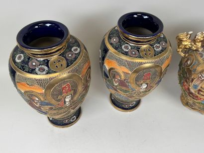 JAPON, SATSUMA , XXe. 
Paire de vases balustres...