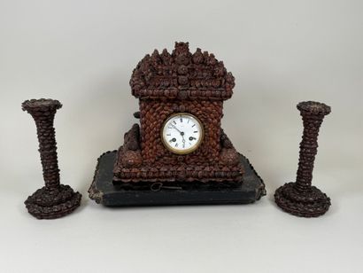 Garniture de cheminée à âme en bois et carton...