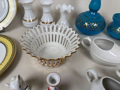 Lot comprenant :
- Ancienne Manufacture Royale...
