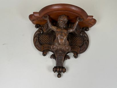 Sellette murale en bois sculpté et ajouré...