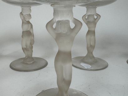 Série de 9 coupes à champagne en cristal,...