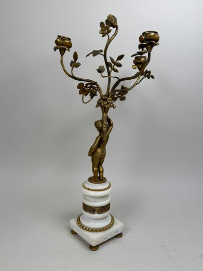Flambeau à trois bras de lumière en albâtre...
