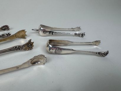Five sugar tongs in 950/1000 silver, various...