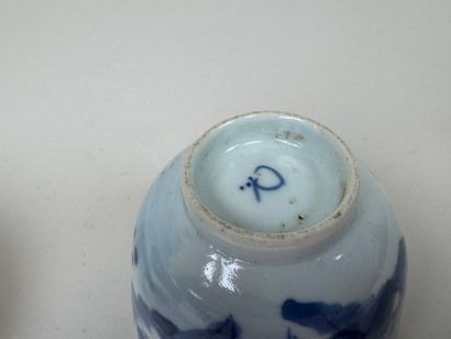 ASIE, XXe.
Lot en porcelaine polychrome comprenant...