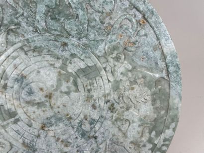 ASIE, XXe.
Plaque circulaire en pierre dure...