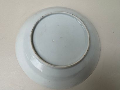 CHINE.
Petite coupelle creuse en porcelaine...