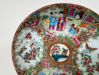CHINE, XXe.
Coupelles et petit bol en porcelaine...